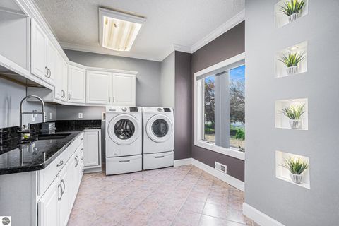 Tiny photo for 265 Lakeshore Drive, Battle Creek, MI 49015 (MLS # 1942512)