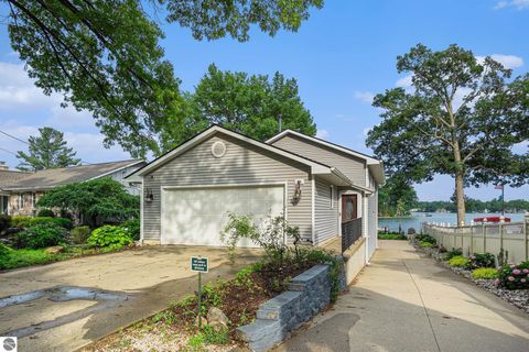 Tiny photo for 265 Lakeshore Drive, Battle Creek, MI 49015 (MLS # 1942512)