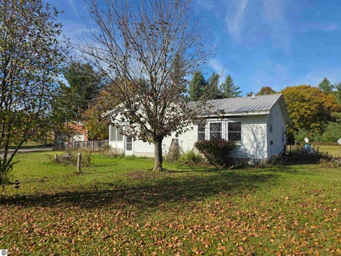 Photo of 120 W Sanborn Road, Lake City, MI 49651 (MLS # 1951956)