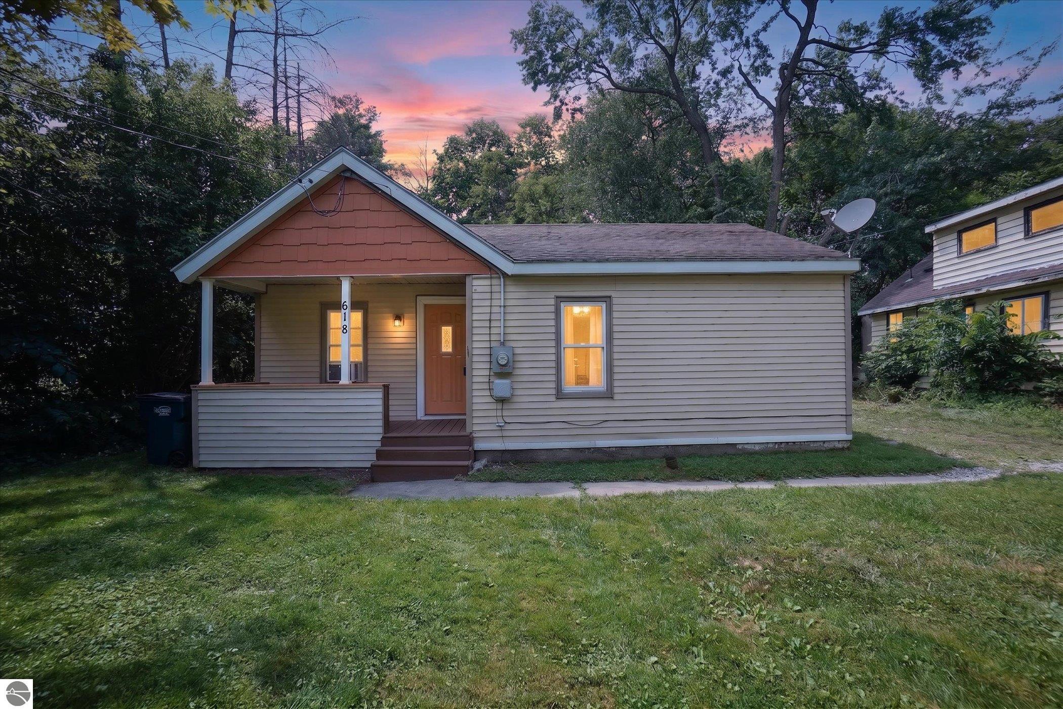 Photo 1 of 26 — 618 S Magnolia Drive, Lansing, MI 48912