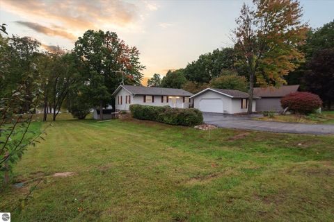Photo of 1132 Clubhouse Drive, Lake Isabella, MI 48893 (MLS # 1945145)
