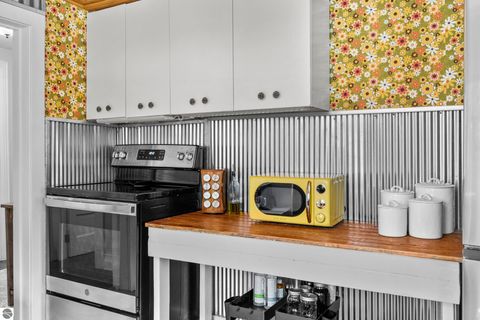 Tiny photo for 914 S Maple Street, Traverse City, MI 49684 (MLS # 1946438)