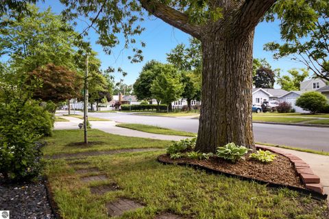 Tiny photo for 914 S Maple Street, Traverse City, MI 49684 (MLS # 1946438)