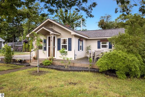 Tiny photo for 914 S Maple Street, Traverse City, MI 49684 (MLS # 1946438)