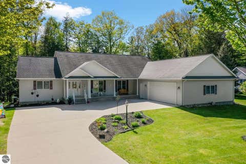 Photo of 131 Indian Oaks Trail, Prudenville, MI 48651 (MLS # 1947204)