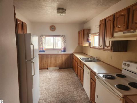 Tiny photo for 104 E Sexton Street, Breckenridge, MI 48615 (MLS # 1943207)