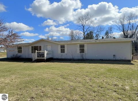 Photo of 10389 S Grant Avenue, Clare, MI 48617 (MLS # 1943678)