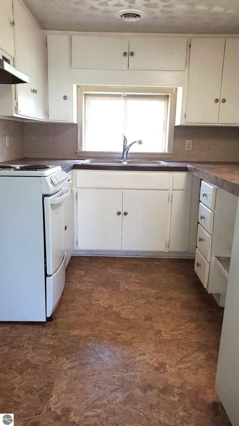 Tiny photo for 659 Prairie Street, Clare, MI 48617 (MLS # 1946954)