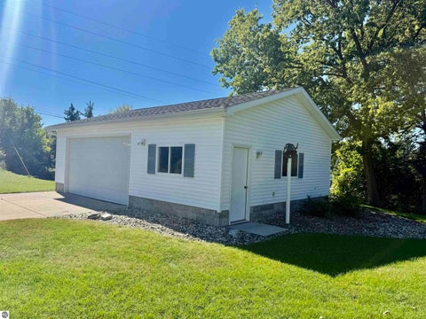 Tiny photo for 135 Fox Place, St Louis, MI 48880 (MLS # 1950931)