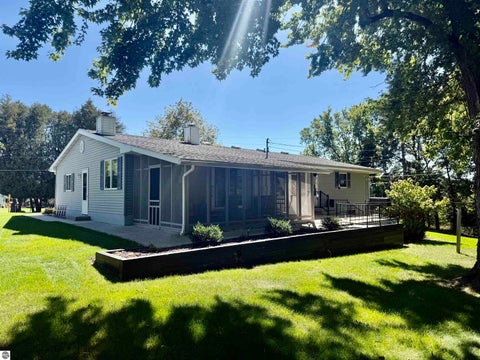 Tiny photo for 135 Fox Place, St Louis, MI 48880 (MLS # 1950931)