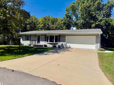 Photo of 135 Fox Place, St Louis, MI 48880 (MLS # 1950931)