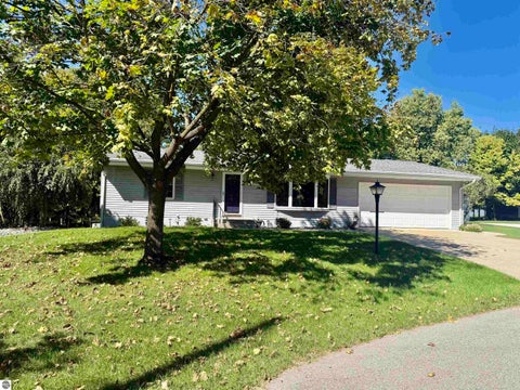 Tiny photo for 135 Fox Place, St Louis, MI 48880 (MLS # 1950931)
