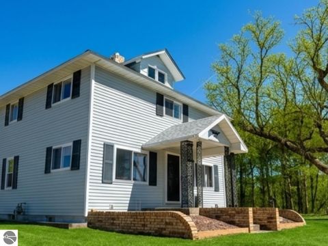 Photo of 4419 E Moorestown Road, Lake City, MI 49651 (MLS # 1943839)