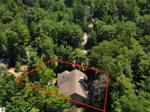 Tiny photo for 6 Twisted Oak KNL, Glen Arbor, MI 49636 (MLS # 1948094)