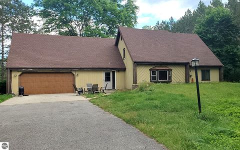 Photo of 2704 W Deerfield Road, Mt Pleasant, MI 48858 (MLS # 1946998)