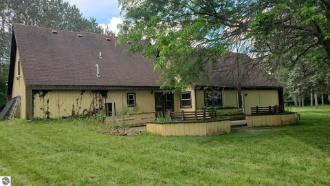 Tiny photo for 2704 W Deerfield Road, Mt Pleasant, MI 48858 (MLS # 1946998)