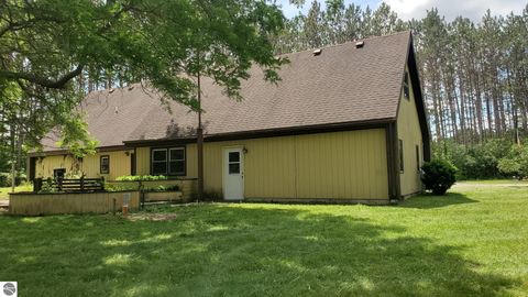 Tiny photo for 2704 W Deerfield Road, Mt Pleasant, MI 48858 (MLS # 1946998)