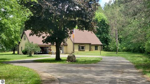 Tiny photo for 2704 W Deerfield Road, Mt Pleasant, MI 48858 (MLS # 1946998)