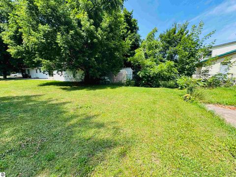 Tiny photo for 213 N Pine Street, Lake City, MI 49651 (MLS # 1941907)