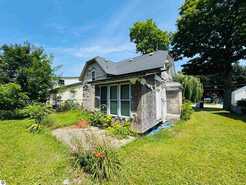 Tiny photo for 213 N Pine Street, Lake City, MI 49651 (MLS # 1941907)