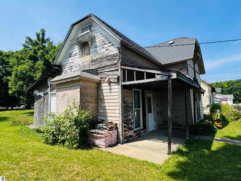 Tiny photo for 213 N Pine Street, Lake City, MI 49651 (MLS # 1941907)