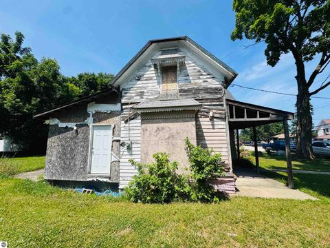 Tiny photo for 213 N Pine Street, Lake City, MI 49651 (MLS # 1941907)