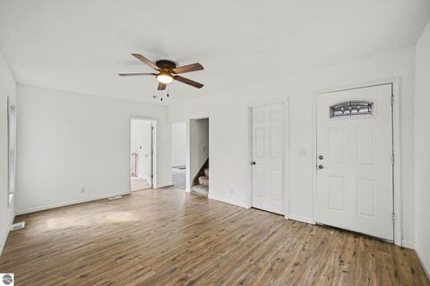 Tiny photo for 419 W Washington Avenue, St Louis, MI 48880 (MLS # 1943248)