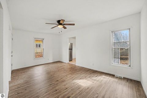 Tiny photo for 419 W Washington Avenue, St Louis, MI 48880 (MLS # 1943248)