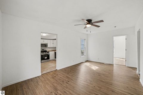 Tiny photo for 419 W Washington Avenue, St Louis, MI 48880 (MLS # 1943248)