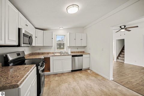 Tiny photo for 419 W Washington Avenue, St Louis, MI 48880 (MLS # 1943248)