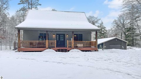 Photo of 1612 S 47 3/4 Road, Cadillac, MI 49601 (MLS # 1941370)