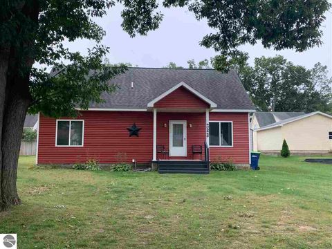 Photo of 233 W Logan Street, Lake City, MI 49651 (MLS # 1942323)