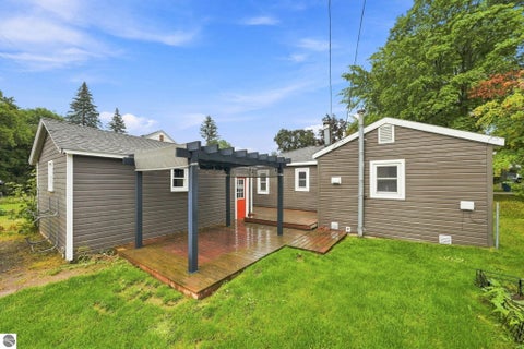 Tiny photo for 304 S Pine Street, Lake City, MI 49651 (MLS # 1950055)