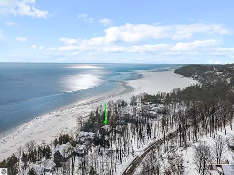 Photo of 1275 S Nanagosa Trail, Suttons Bay, MI 49682 (MLS # 1942550)