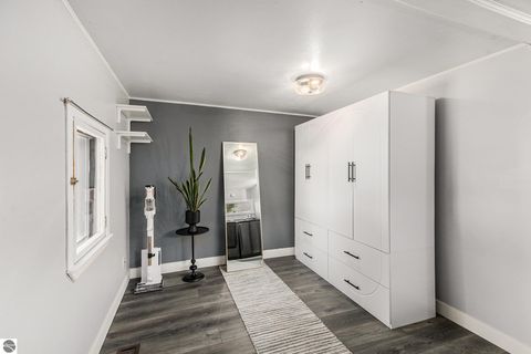 Tiny photo for 915 Hannah Avenue, Traverse City, MI 49686 (MLS # 1941885)