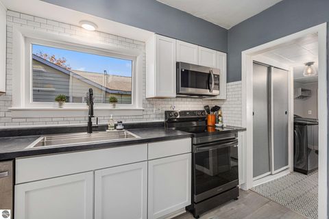 Tiny photo for 915 Hannah Avenue, Traverse City, MI 49686 (MLS # 1941885)