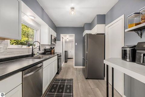 Tiny photo for 915 Hannah Avenue, Traverse City, MI 49686 (MLS # 1941885)