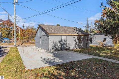 Tiny photo for 915 Hannah Avenue, Traverse City, MI 49686 (MLS # 1941885)