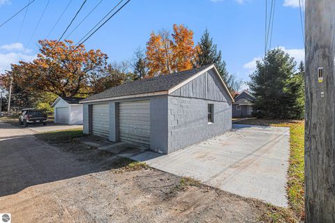 Tiny photo for 915 Hannah Avenue, Traverse City, MI 49686 (MLS # 1941885)
