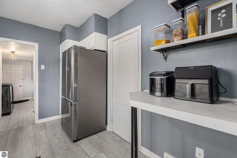 Tiny photo for 915 Hannah Avenue, Traverse City, MI 49686 (MLS # 1941885)