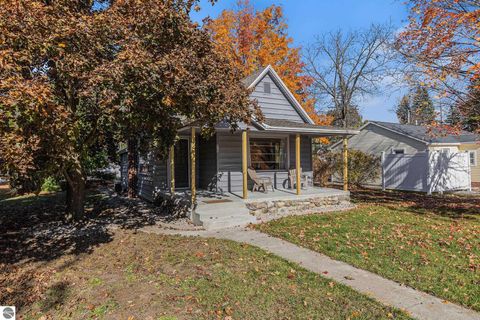 Tiny photo for 915 Hannah Avenue, Traverse City, MI 49686 (MLS # 1941885)