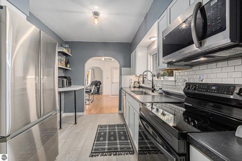 Tiny photo for 915 Hannah Avenue, Traverse City, MI 49686 (MLS # 1941885)