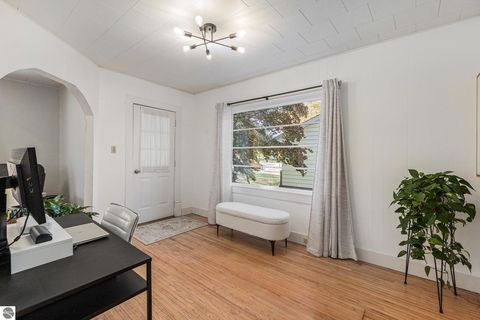 Tiny photo for 915 Hannah Avenue, Traverse City, MI 49686 (MLS # 1941885)