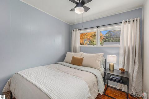 Tiny photo for 915 Hannah Avenue, Traverse City, MI 49686 (MLS # 1941885)