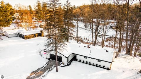 Tiny photo for 5386 Oakridge Drive, Beaverton, MI 48612 (MLS # 1942197)