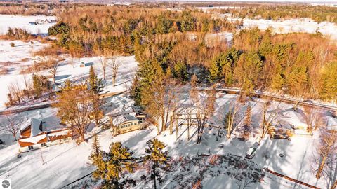 Tiny photo for 5386 Oakridge Drive, Beaverton, MI 48612 (MLS # 1942197)