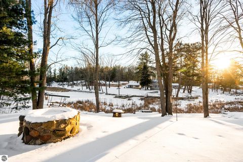 Tiny photo for 5386 Oakridge Drive, Beaverton, MI 48612 (MLS # 1942197)