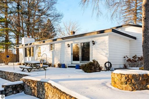 Tiny photo for 5386 Oakridge Drive, Beaverton, MI 48612 (MLS # 1942197)