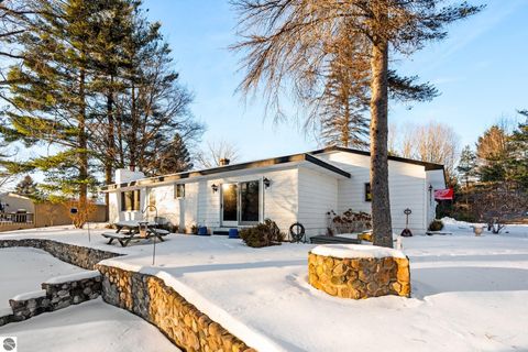 Tiny photo for 5386 Oakridge Drive, Beaverton, MI 48612 (MLS # 1942197)