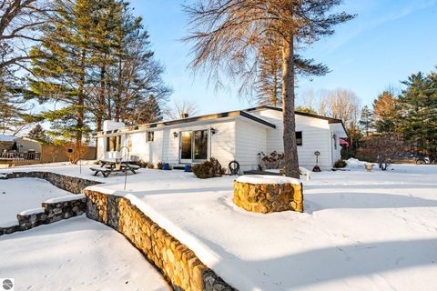 Tiny photo for 5386 Oakridge Drive, Beaverton, MI 48612 (MLS # 1942197)